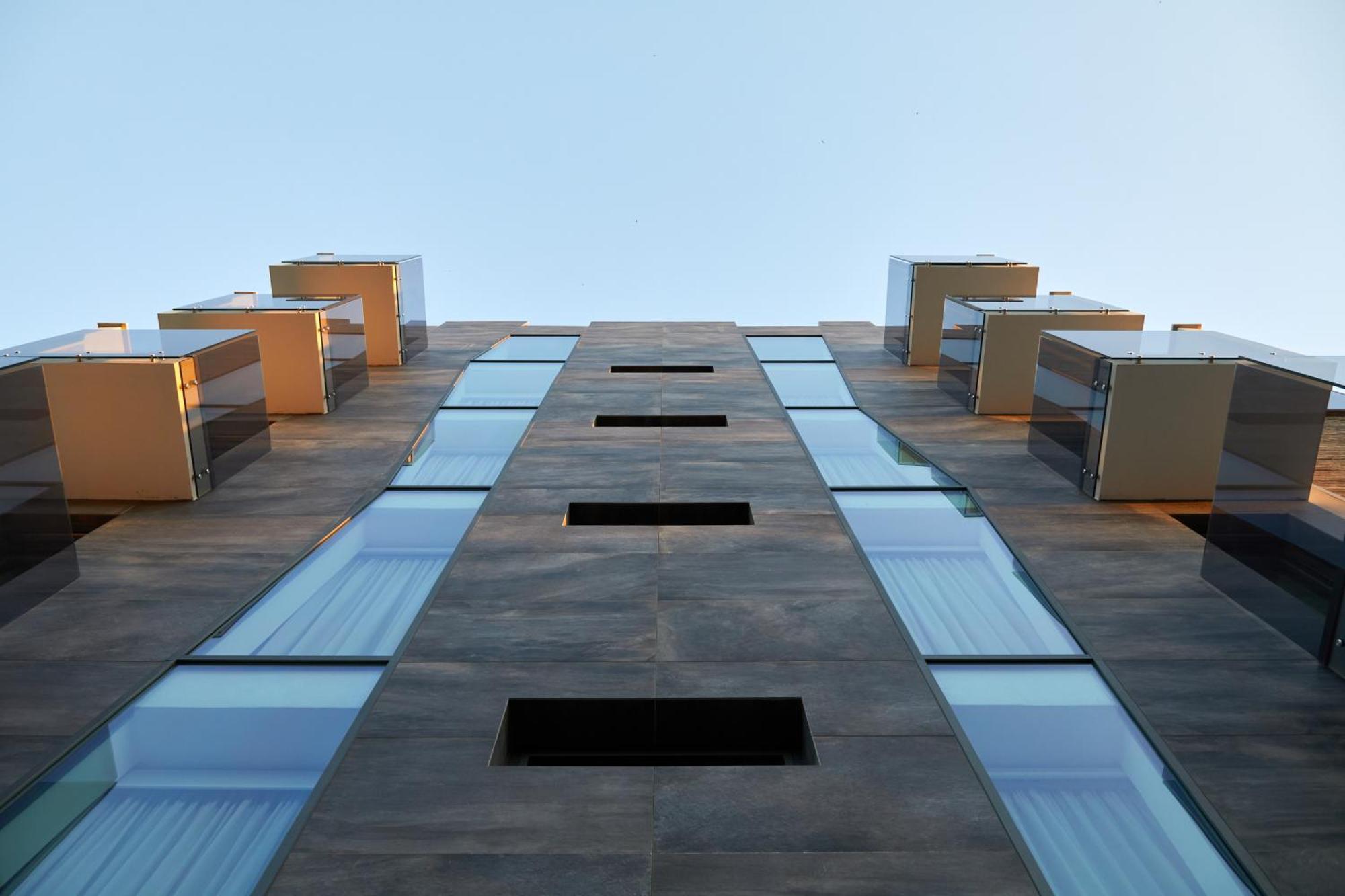 Hotel Glass House - Smart & Parking