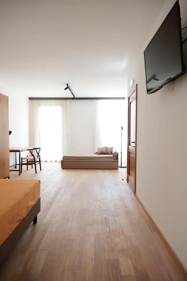 Glass House - Smart & Parking Lecce
