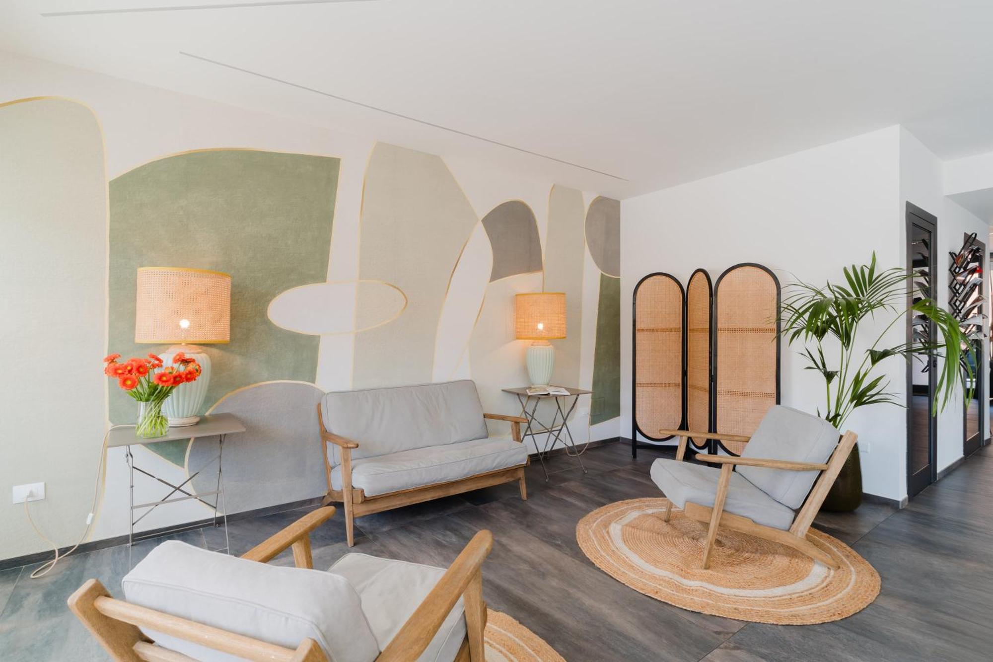 Glass House - Smart & Parking Hotel