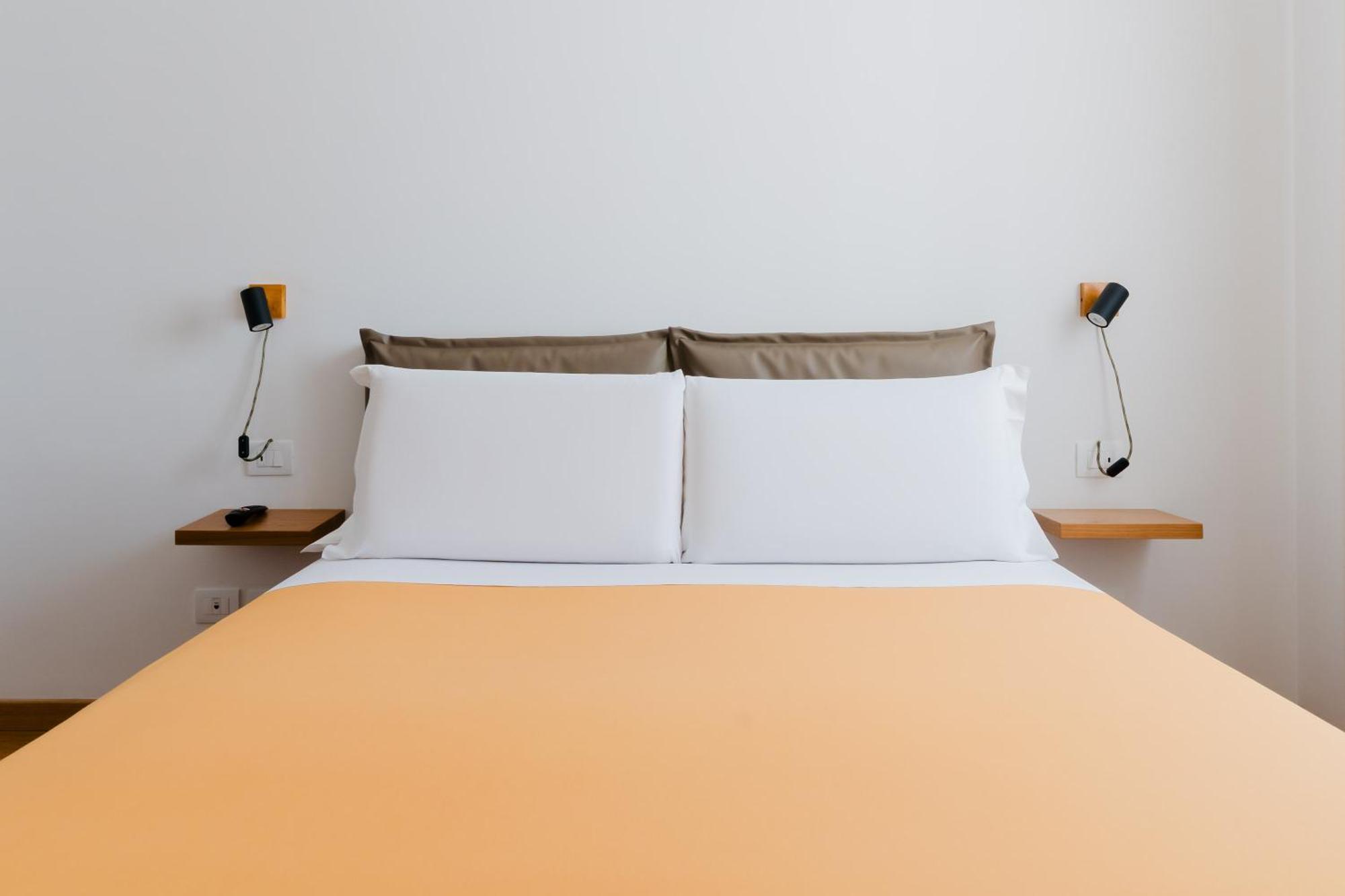 Glass House - Smart & Parking Hotel 4*