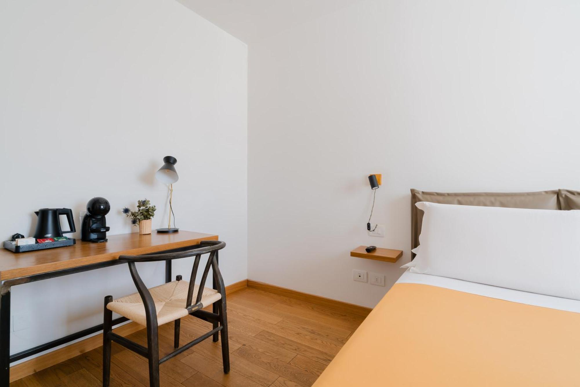 Glass House - Smart & Parking 4*
